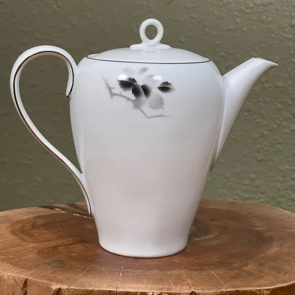 Fukagawa Arita Hand Painted Teapot - Picture 2 of 16